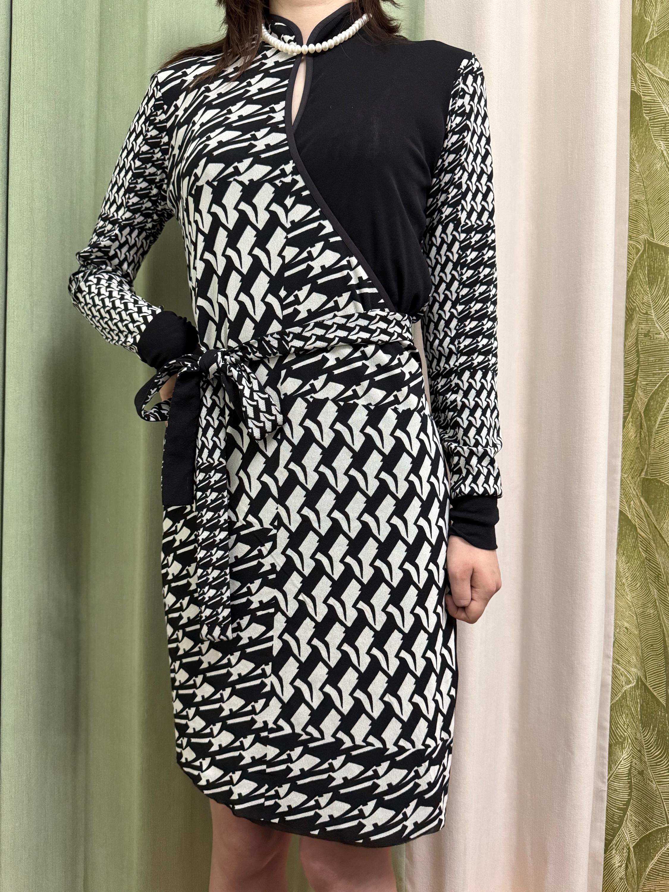 90s Vivienne Tam Black & White Wrap-Style Dress – Adjustable Fit – Nylon – Size JP 1