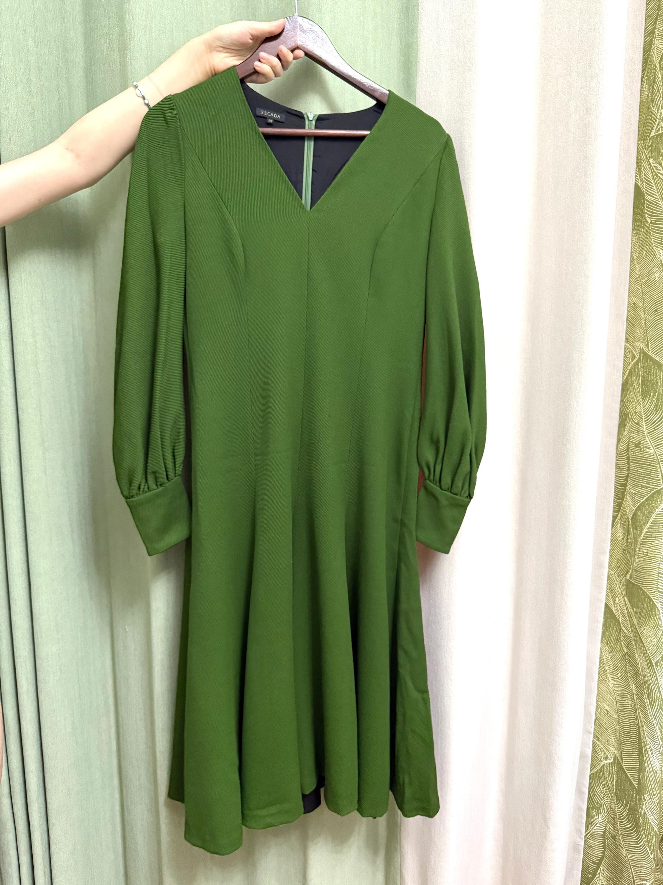 ESCADA Green Midi Dress – Puff Sleeve, Gold Button Detail, Size 38 – Elegant Designer Look