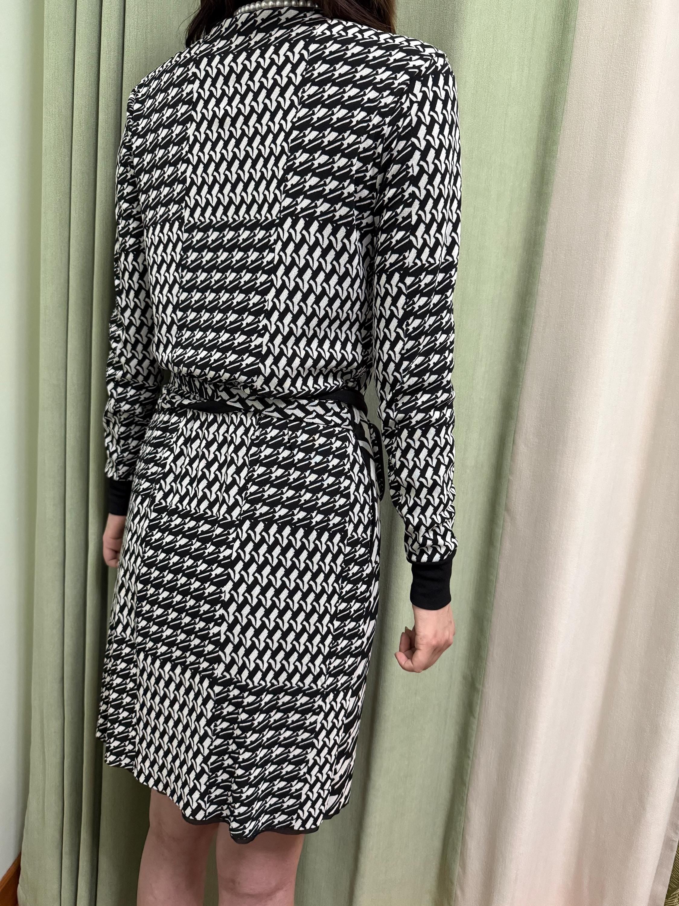 90s Vivienne Tam Black & White Wrap-Style Dress – Adjustable Fit – Nylon – Size JP 1